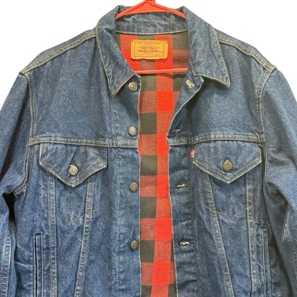 Levi's Vintage Red and Black Buffalo Plaid Trucker Denim Jacket. Size 42 - Picture 9 of 16